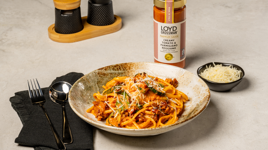creamy courgette and sundried tomato linguini angle